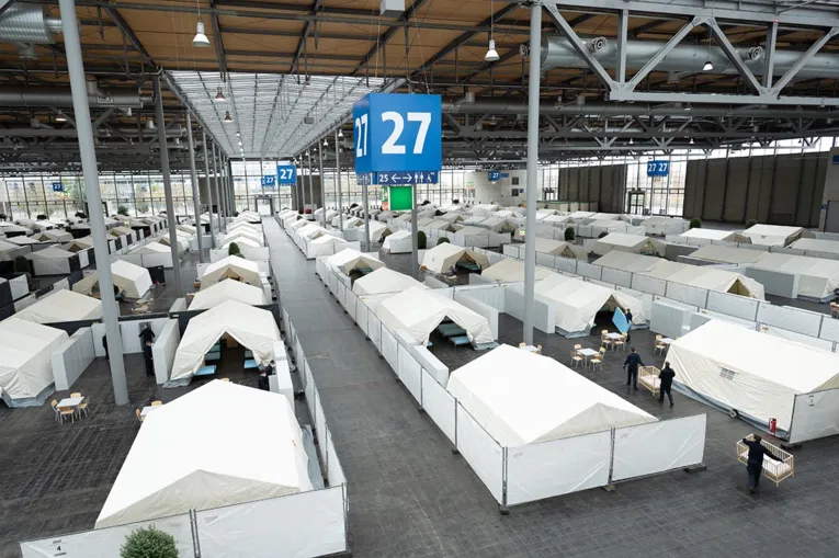 Bilder vom Aufbau in der Messehalle 27